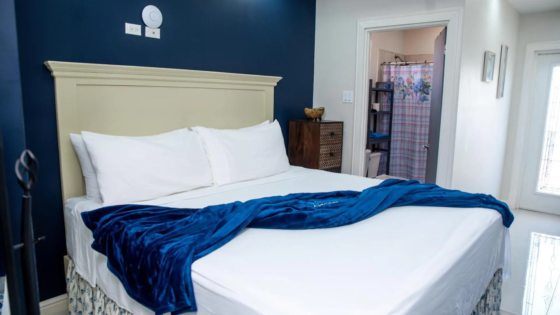 Top Bay Apartments - All 5 Units Montego Bay