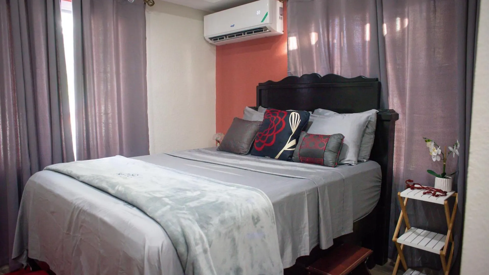 Top Bay Apartments - All 5 Units Montego Bay 0*,  Giamaica